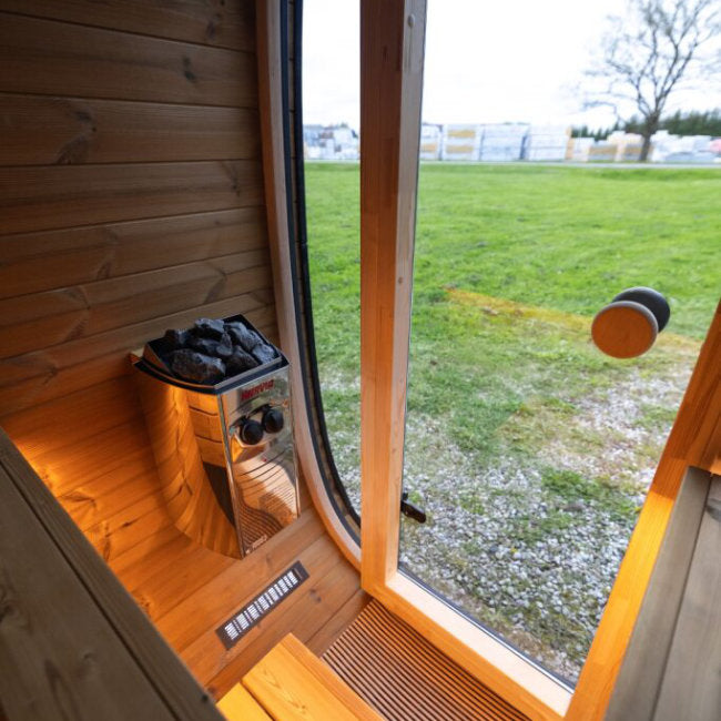 Dice Booth Buitensauna – Compact Design met Full Glass Front - Finesse Wellness BV