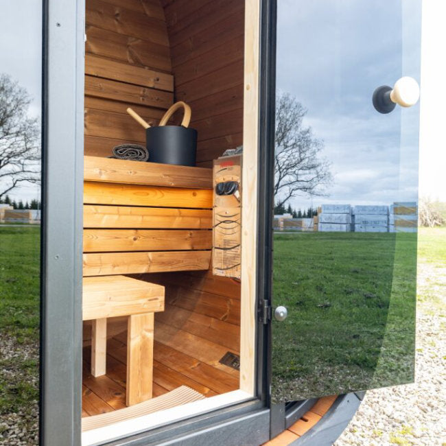 Dice Booth Buitensauna – Compact Design met Full Glass Front - Finesse Wellness BV