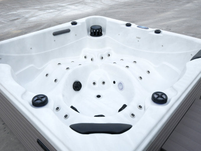 Platinum Spas Happy v2 (Magazijn opruiming) - Finesse Wellness BV